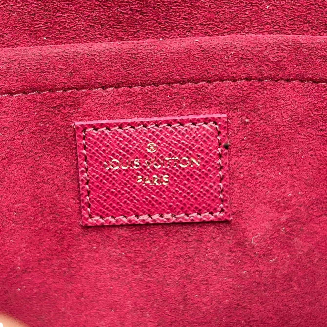 Crossbody Luxury Designer By Louis Vuitton, Size: Small