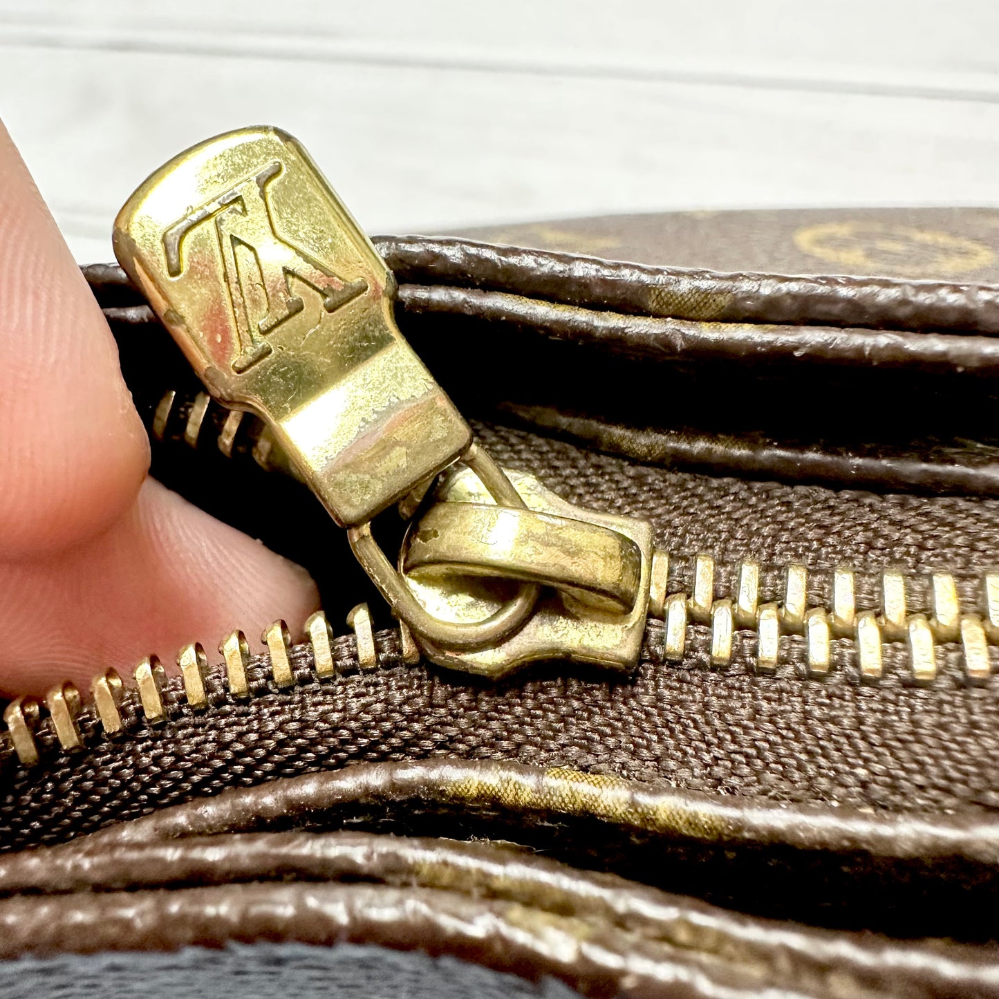 Handbag Luxury Designer By Louis Vuitton, Size: Large