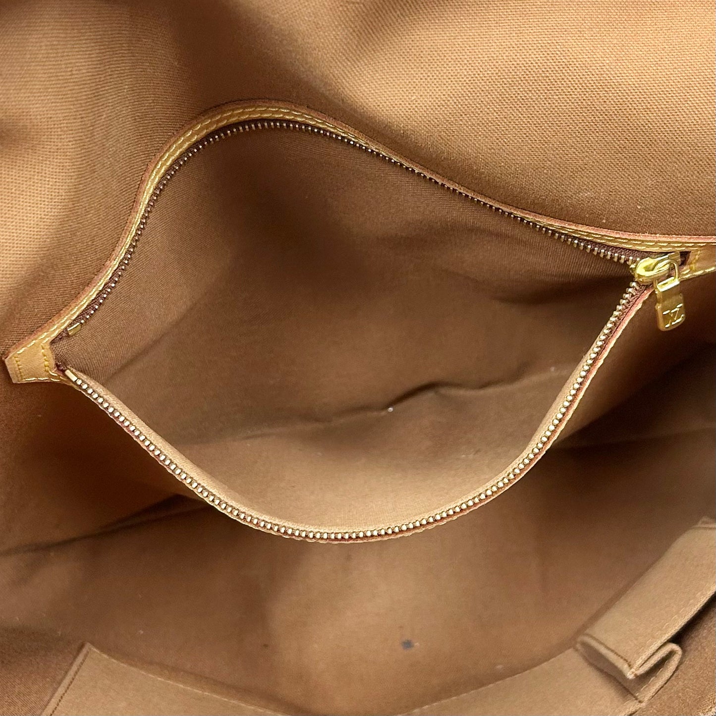 Crossbody Luxury Designer By Louis Vuitton, Size: Medium