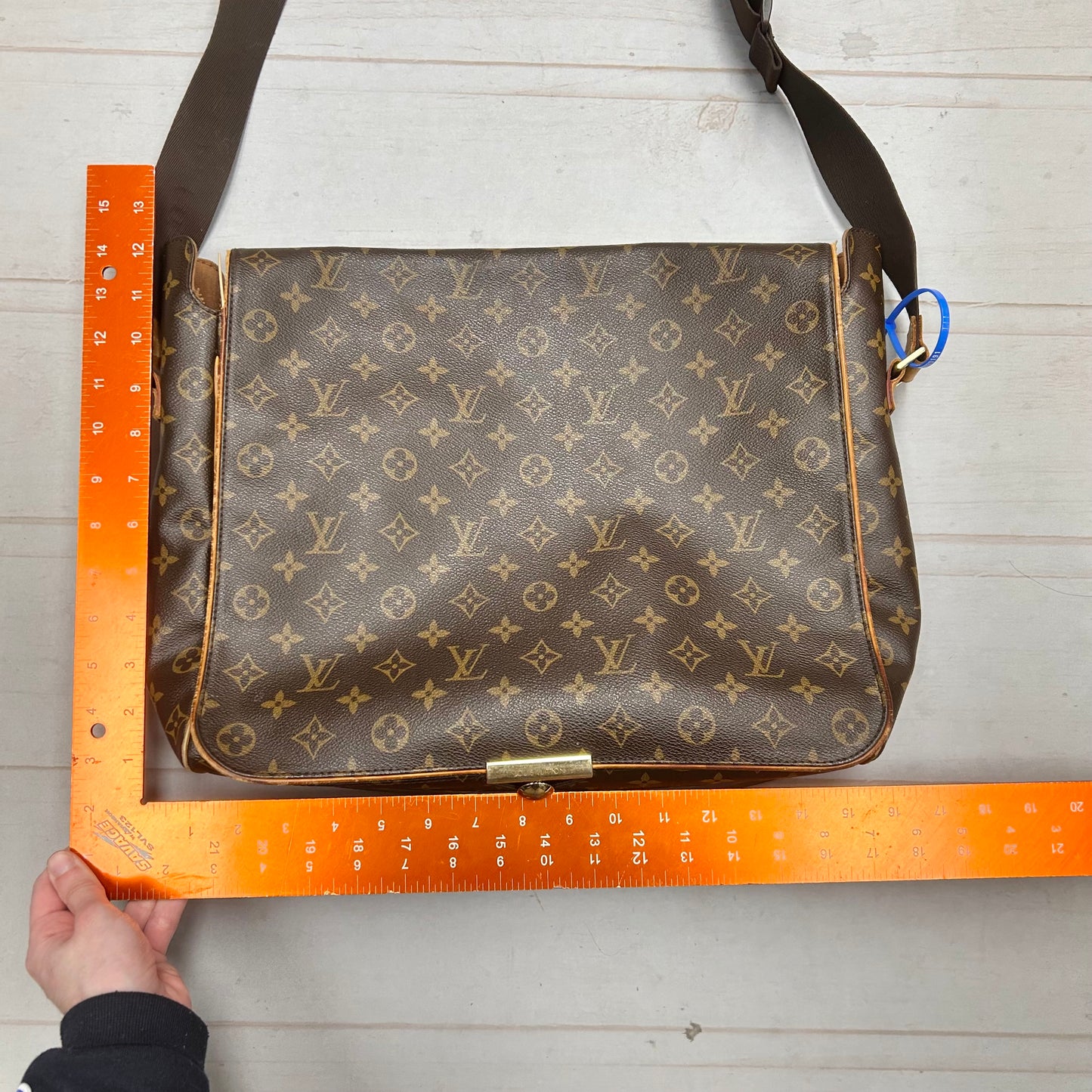 Crossbody Luxury Designer By Louis Vuitton, Size: Medium