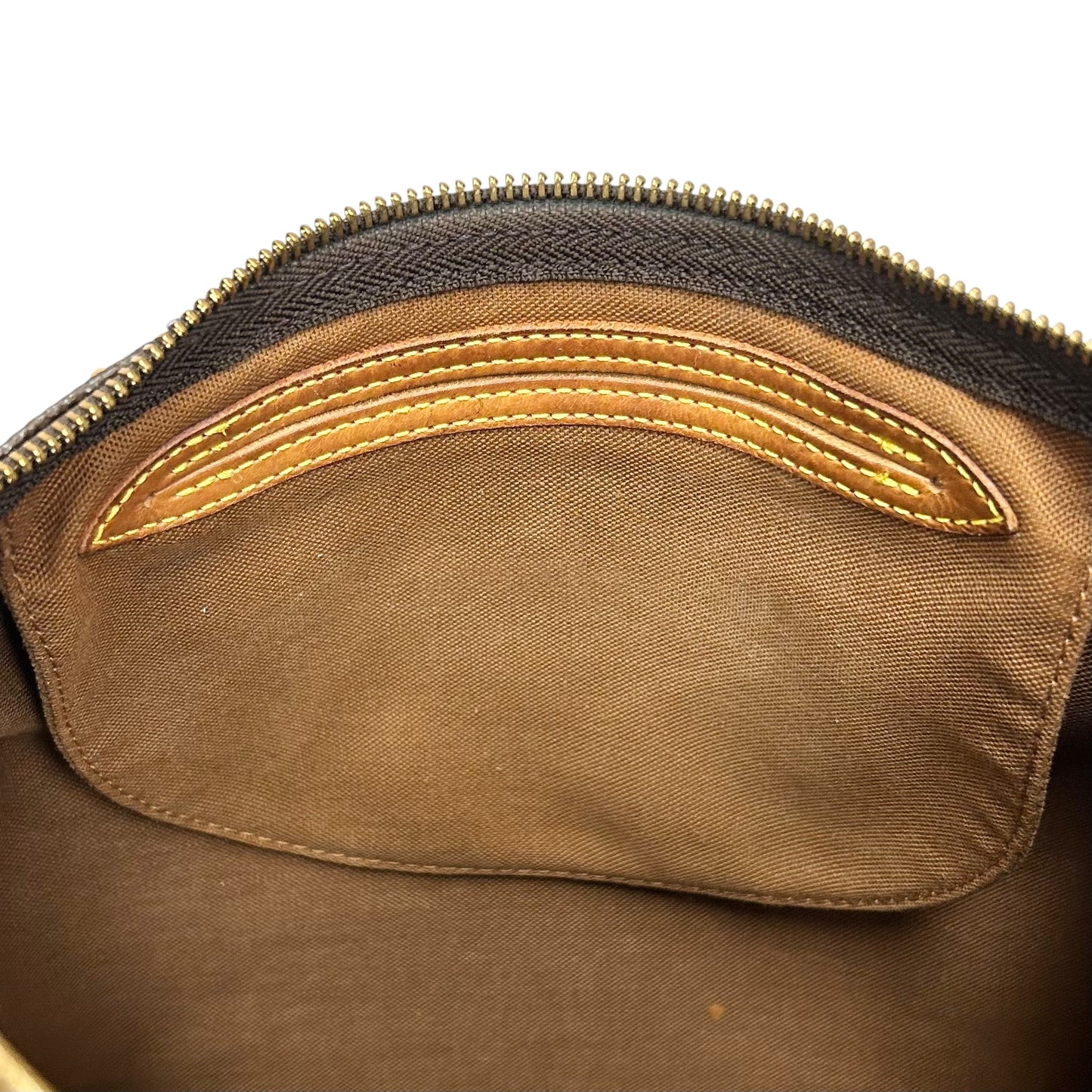 Handbag Luxury Designer By Louis Vuitton, Size: Medium