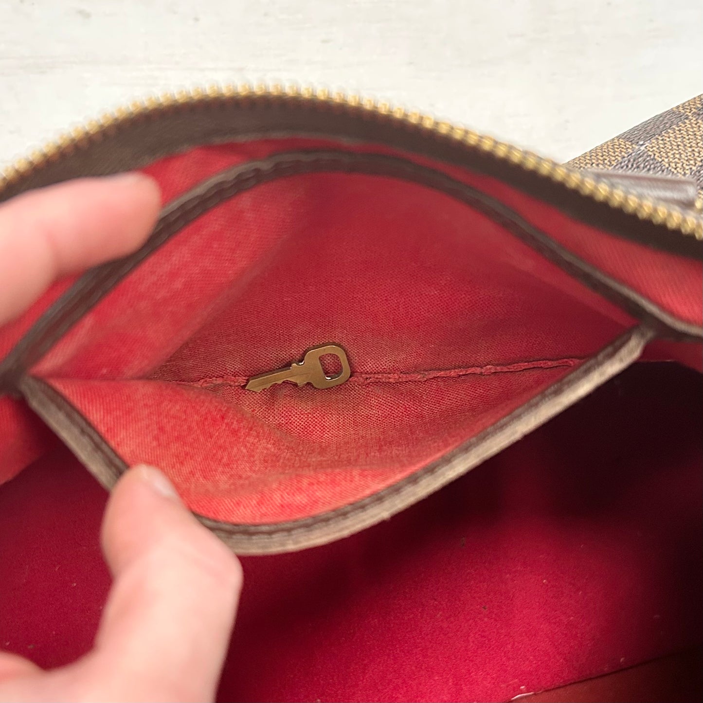 Handbag Luxury Designer By Louis Vuitton, Size: Medium