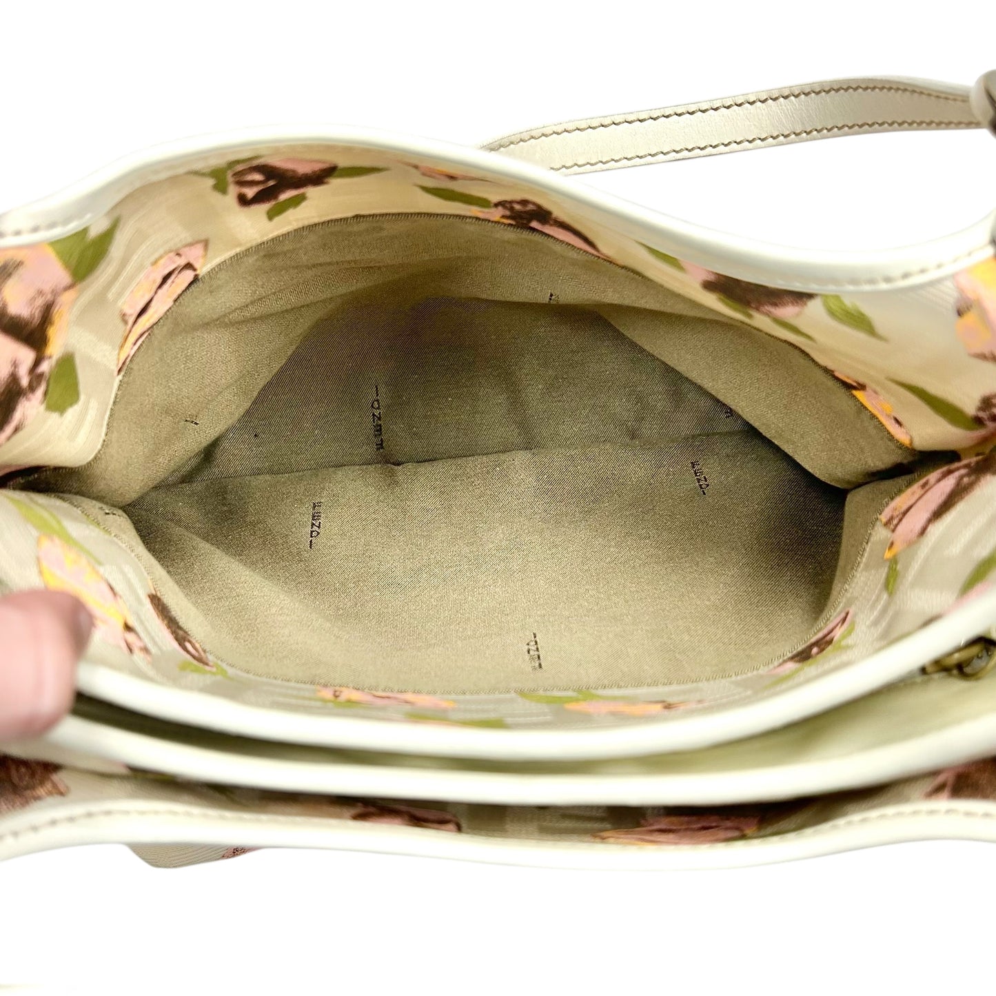 Handbag Luxury Designer By Fendi, Size: Medium