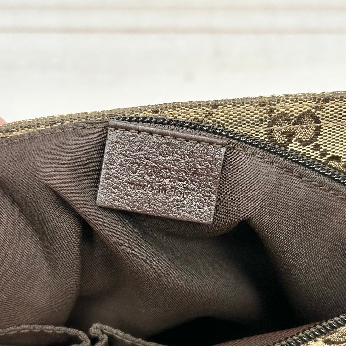 Crossbody Luxury Designer By Gucci, Size: Medium