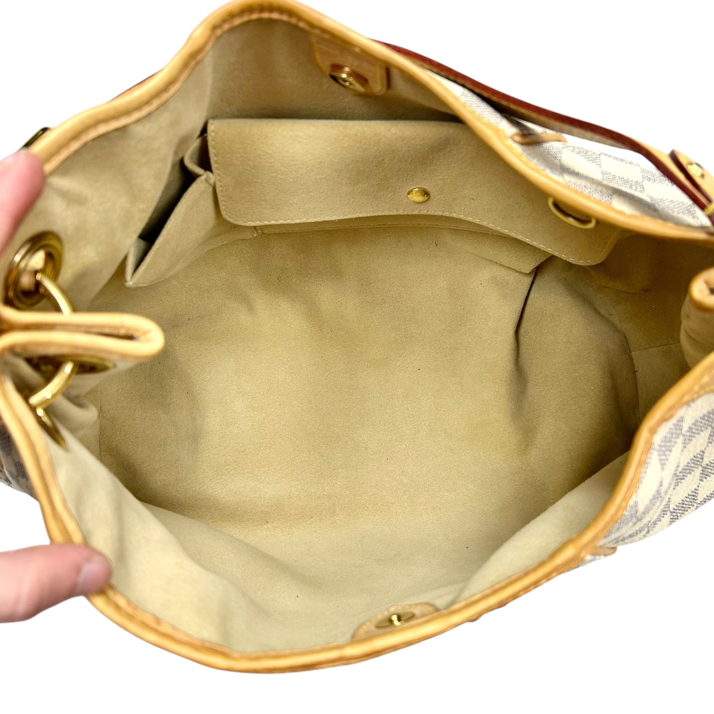Handbag Luxury Designer By Louis Vuitton, Size: Medium