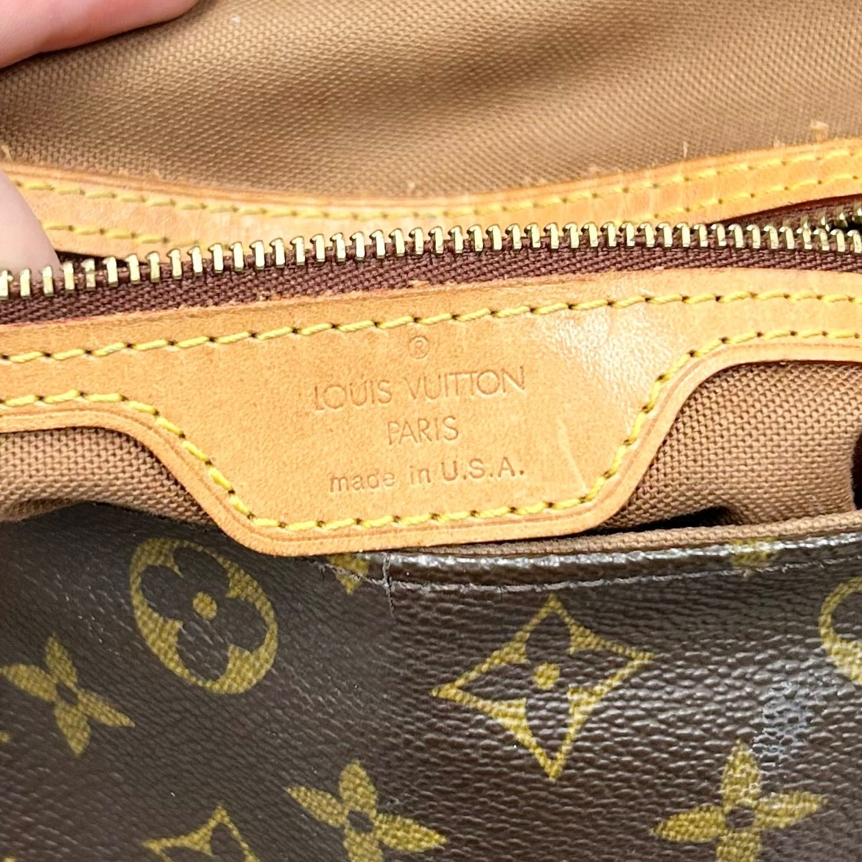 Handbag Luxury Designer By Louis Vuitton, Size: Small