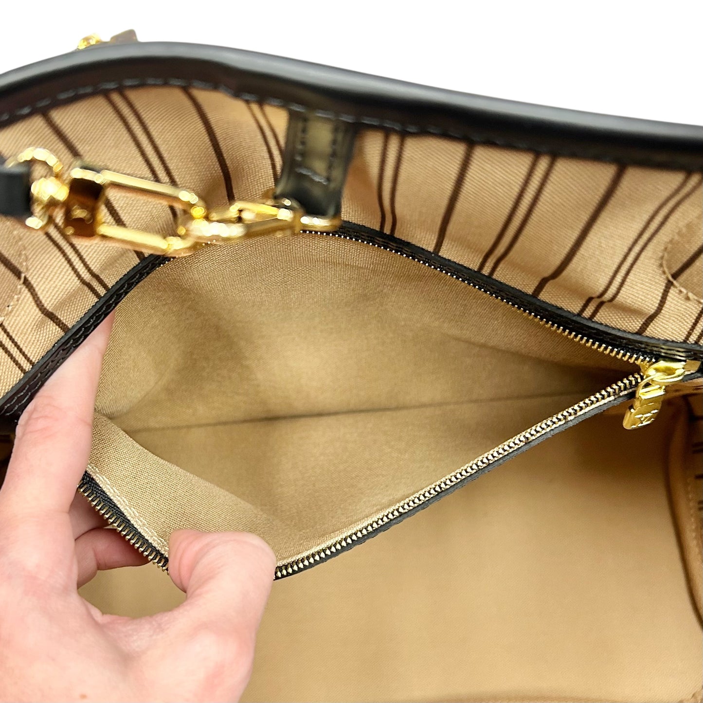 Tote Luxury Designer By Louis Vuitton, Size: Large