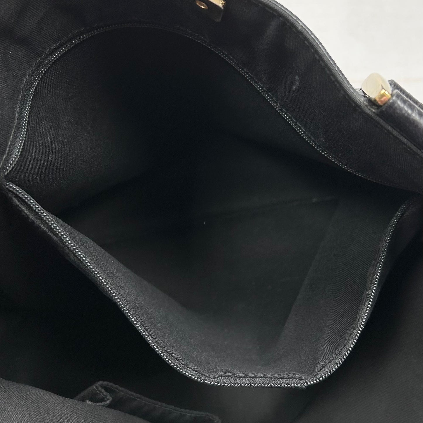 Handbag Luxury Designer By Gucci, Size: Large