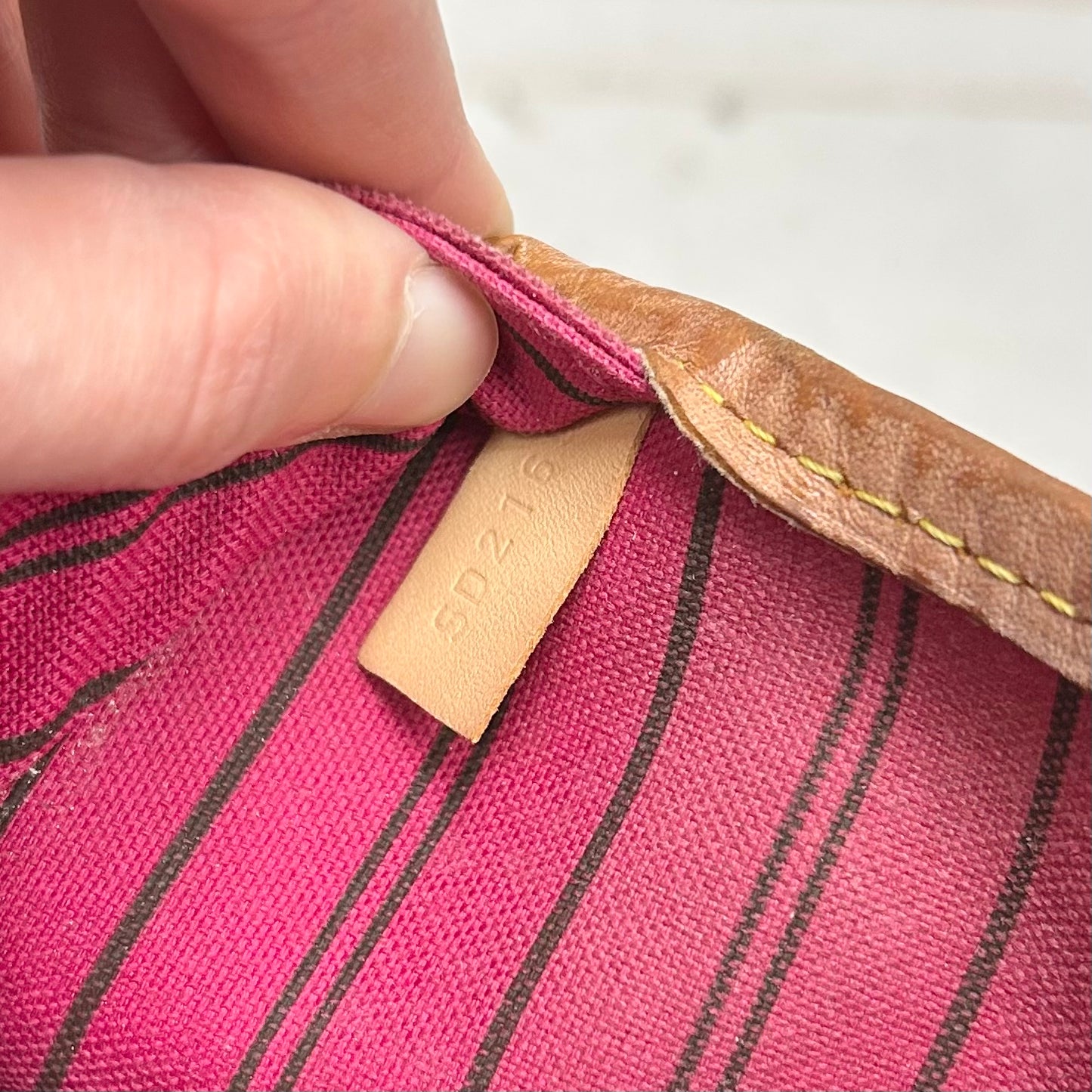 Handbag Luxury Designer By Louis Vuitton, Size: Medium