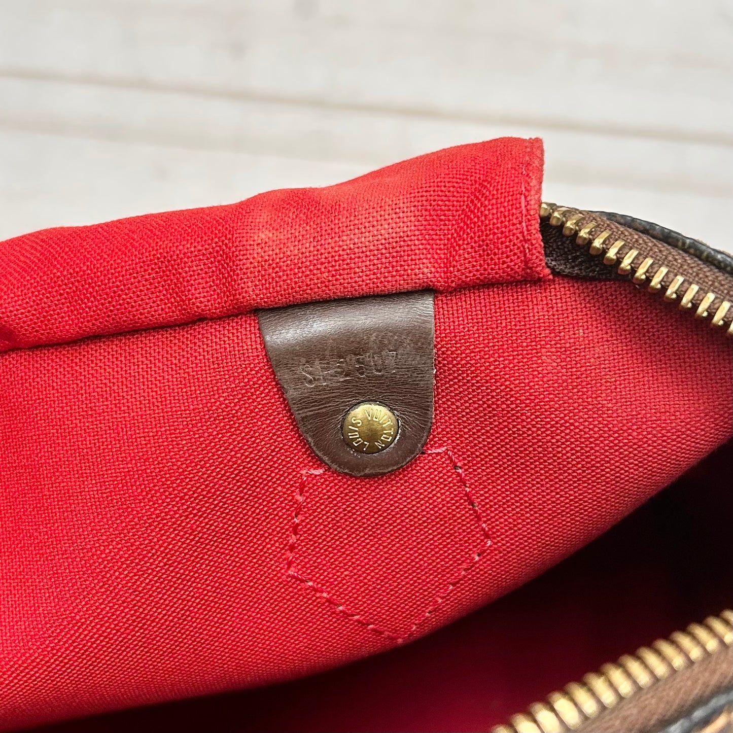 Handbag Luxury Designer By Louis Vuitton, Size: Medium