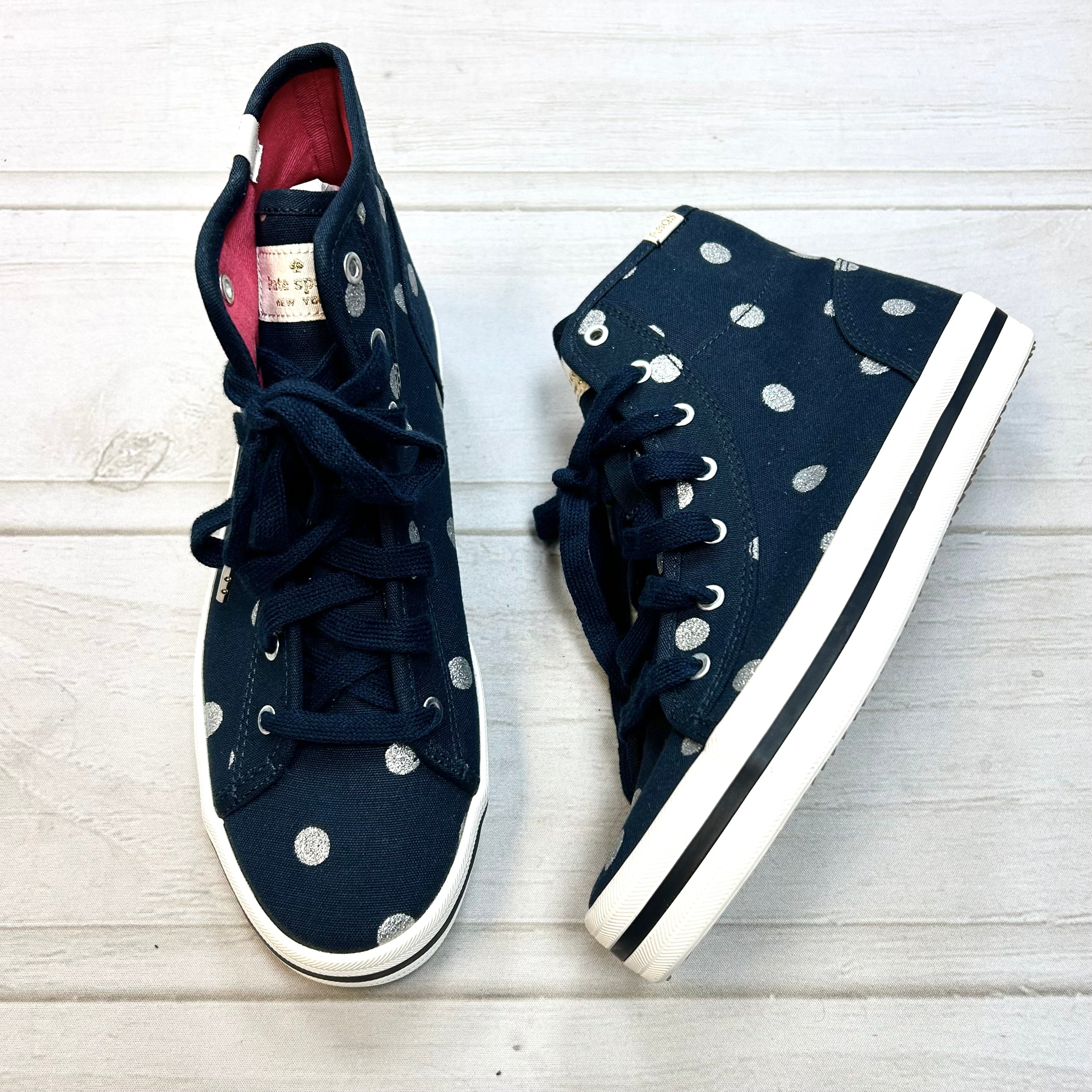 Keds vs sale converse size